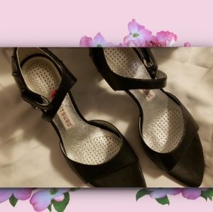 🎁New Black Tsubo Strappy Heels 7.5